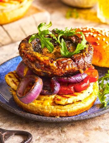 https://www.pontalo.net - Miso mushroom & halloumi burgers