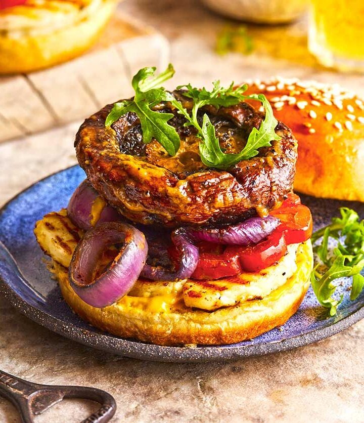 https://www.pontalo.net - Miso mushroom & halloumi burgers