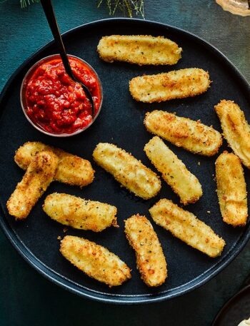 https://www.pontalo.net - Mozzarella sticks with chilli tomato sauce