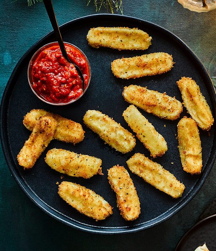 https://www.pontalo.net - Mozzarella sticks with chilli tomato sauce