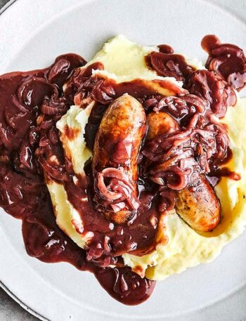 https://www.pontalo.net - Bangers and mash with onion gravy