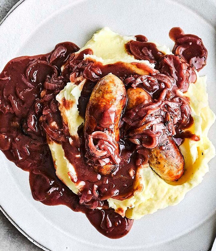 https://www.pontalo.net - Bangers and mash with onion gravy