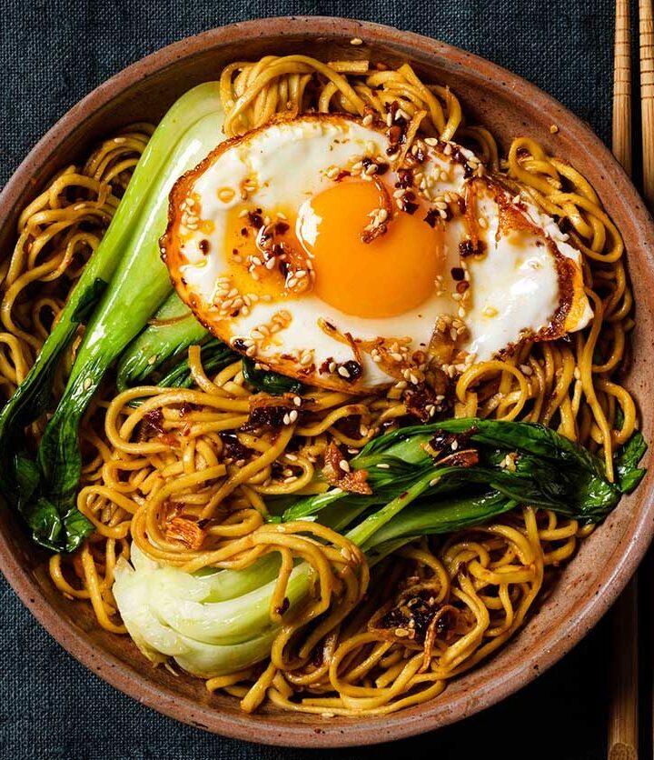 https://www.pontalo.net - Noodles with crispy chilli oil eggs