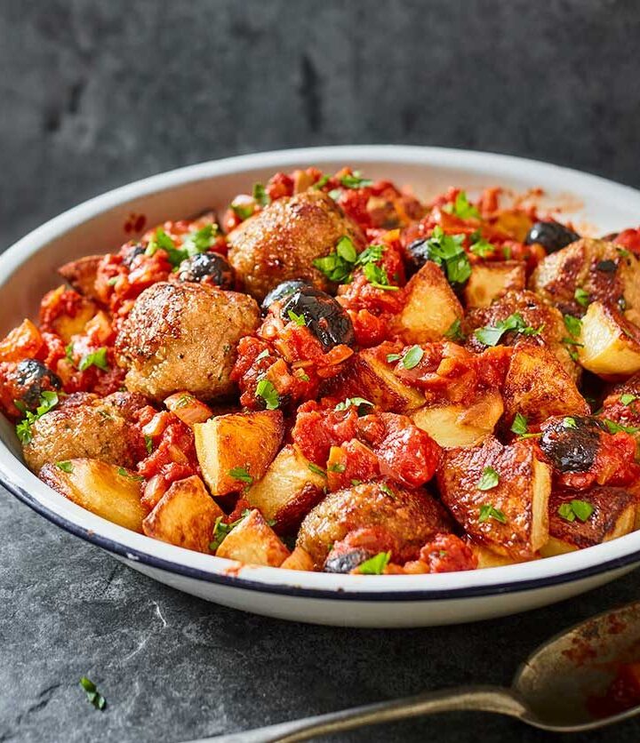 https://www.pontalo.net - Patatas bravas meatballs