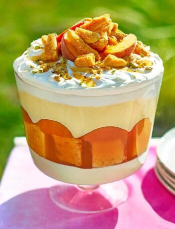 https://www.pontalo.net - Peach panna cotta trifle