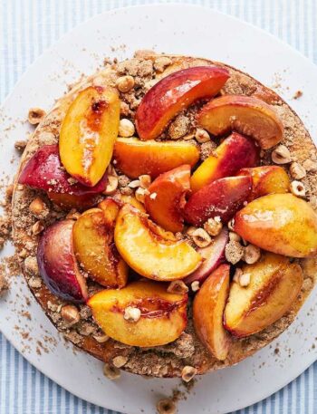 https://www.pontalo.net - Peach streusel cheesecake