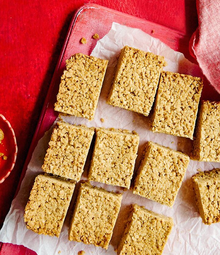 https://www.pontalo.net - Peanut butter & maple syrup flapjacks