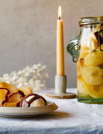 https://www.pontalo.net - Vanilla & white wine poached pears