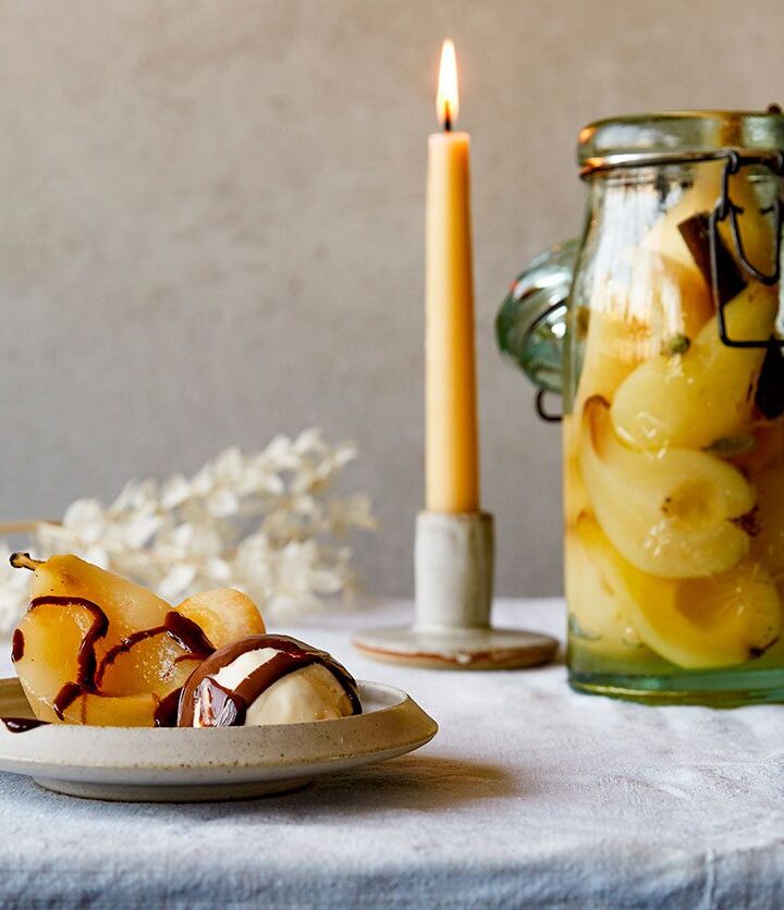 https://www.pontalo.net - Vanilla & white wine poached pears