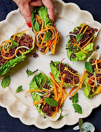 https://www.pontalo.net - Pork & chilli lettuce cups