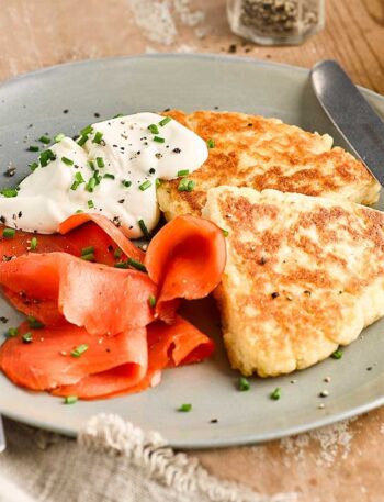 https://www.pontalo.net - Potato scones with smoked salmon & soured cream