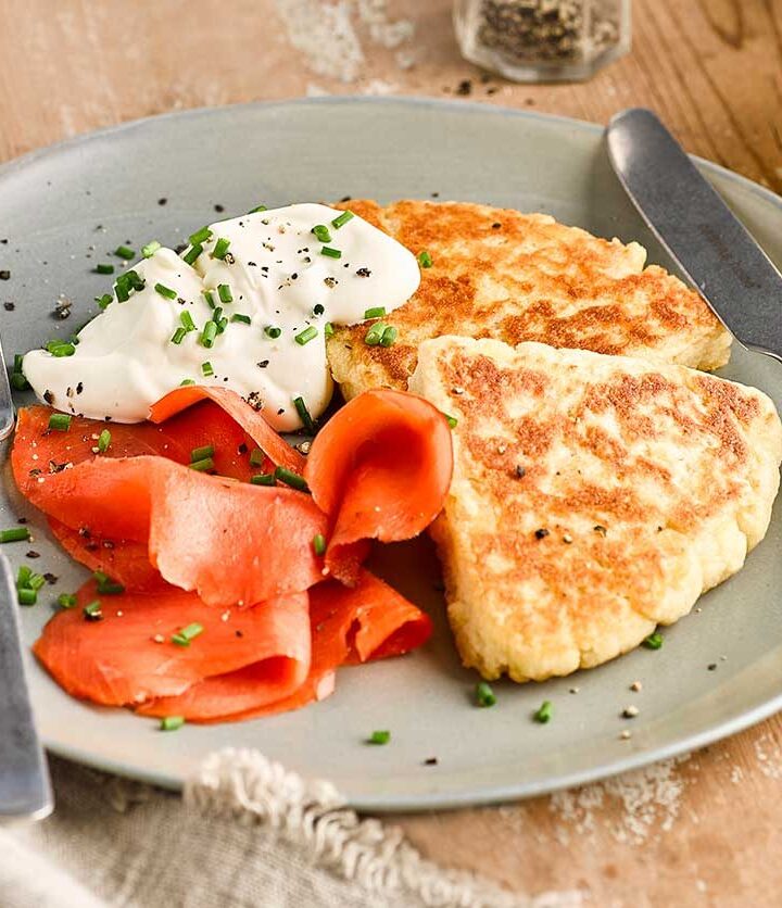 https://www.pontalo.net - Potato scones with smoked salmon & soured cream