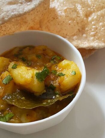 https://www.pontalo.net - Puris with potato masala (alu puri)