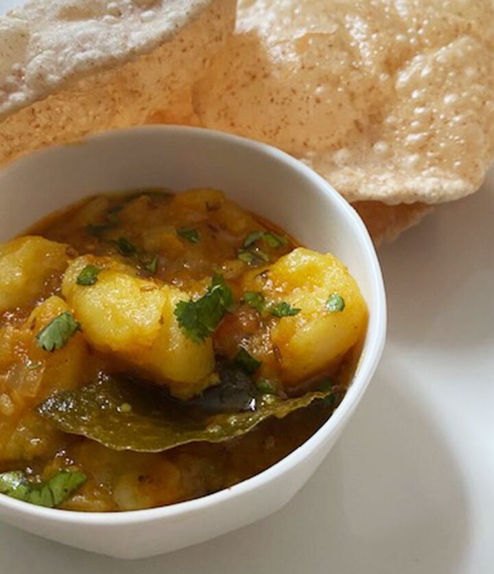 https://www.pontalo.net - Puris with potato masala (alu puri)