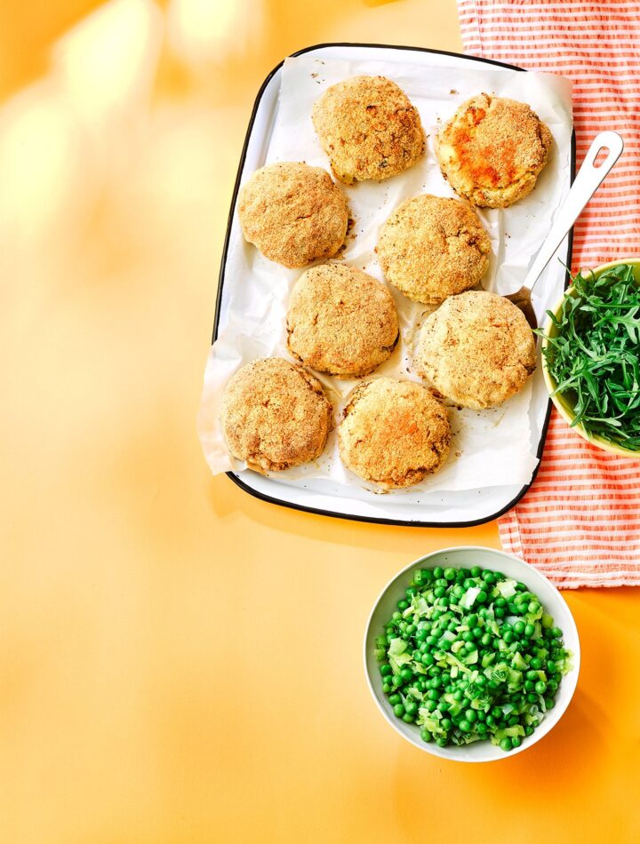 https://www.pontalo.net - Cod & tarragon fishcakes with minty peas