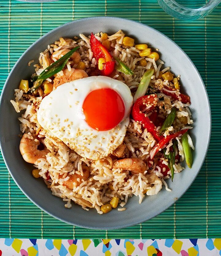 https://www.pontalo.net - Rainbow fried rice with prawns & fried eggs