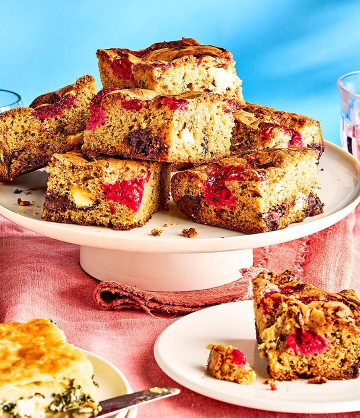 https://www.pontalo.net - Raspberry ripple blondies