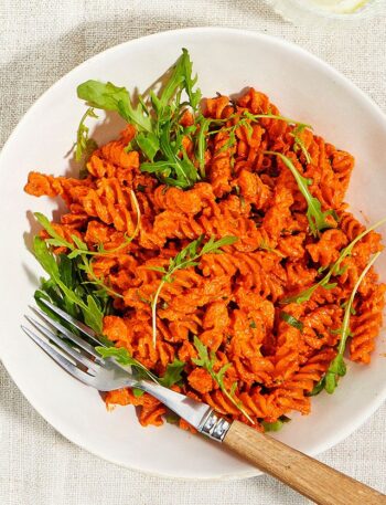 https://www.pontalo.net - Red lentil pasta with creamy tomato & pepper sauce