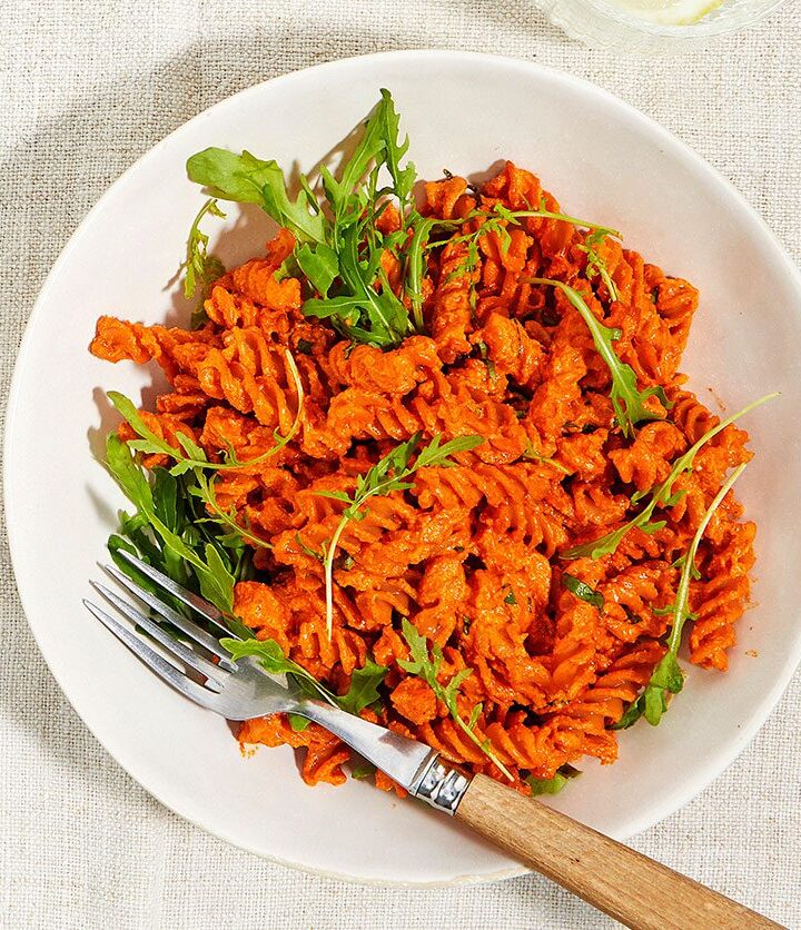 https://www.pontalo.net - Red lentil pasta with creamy tomato & pepper sauce