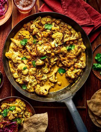 https://www.pontalo.net - Roasted cauliflower & chickpea coconut curry