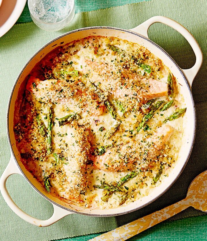 https://www.pontalo.net - Salmon & asparagus one-pot gratin