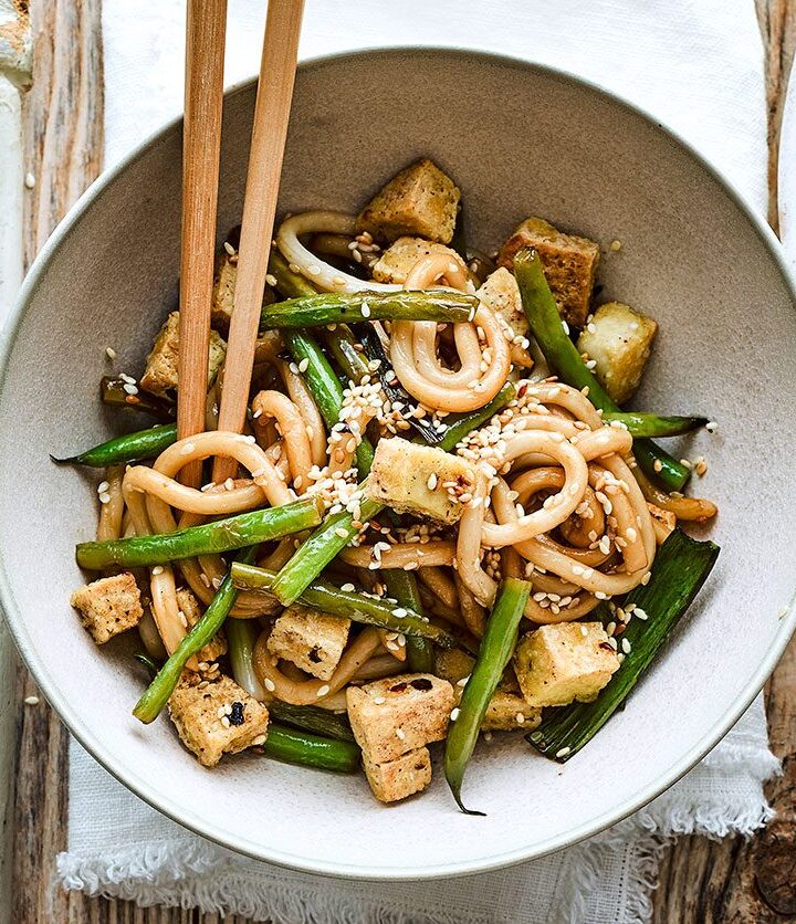 https://www.pontalo.net - Sesame & spring onion stir-fried udon with crispy tofu