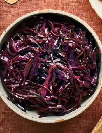 https://www.pontalo.net - Simple sweet & sour slow-cooker red cabbage