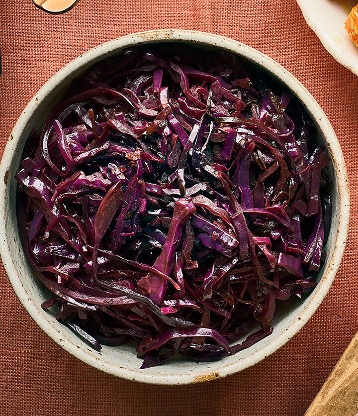 https://www.pontalo.net - Simple sweet & sour slow-cooker red cabbage