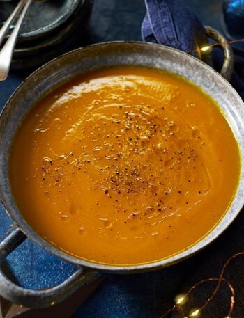 https://www.pontalo.net - Slow cooker spiced parsnip soup