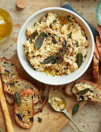 https://www.pontalo.net - Smashed cannellini bean crostini