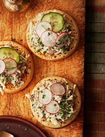 https://www.pontalo.net - Smoked mackerel on toasted crumpets