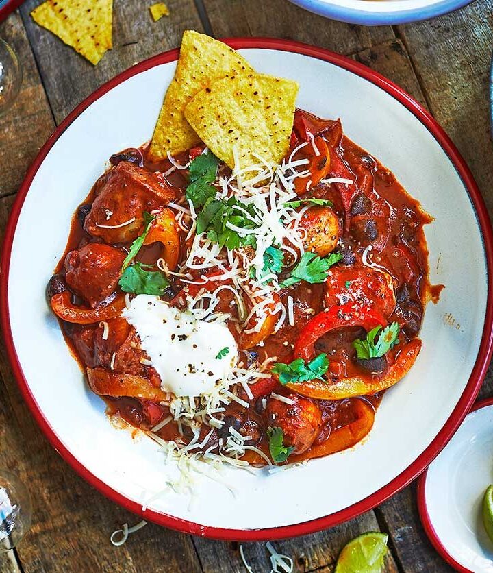 https://www.pontalo.net - Smoky sausage & black bean chilli