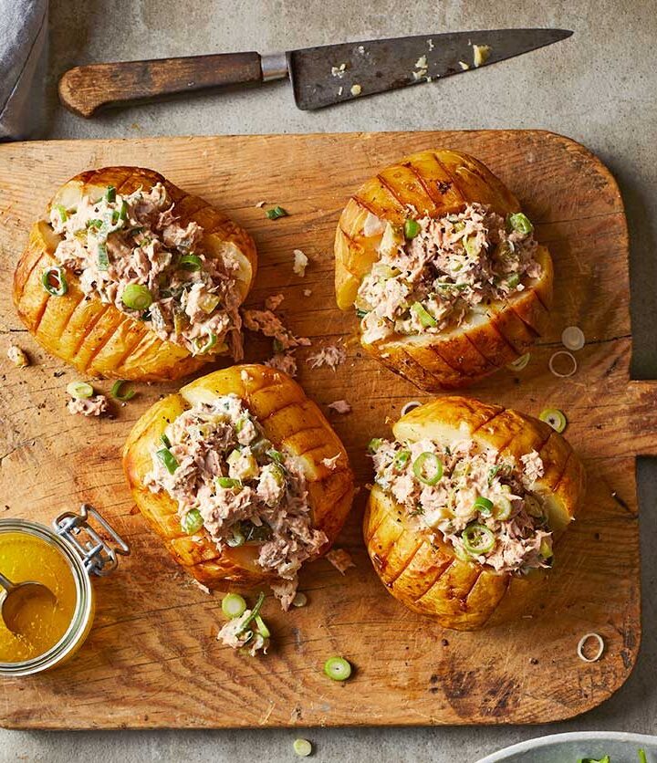 https://www.pontalo.net - Soy-baked potatoes with tuna sriracha mayo