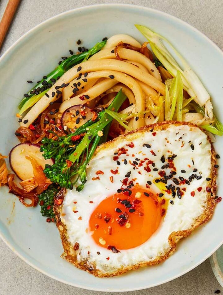 https://www.pontalo.net - Kimchi sesame udon noodles