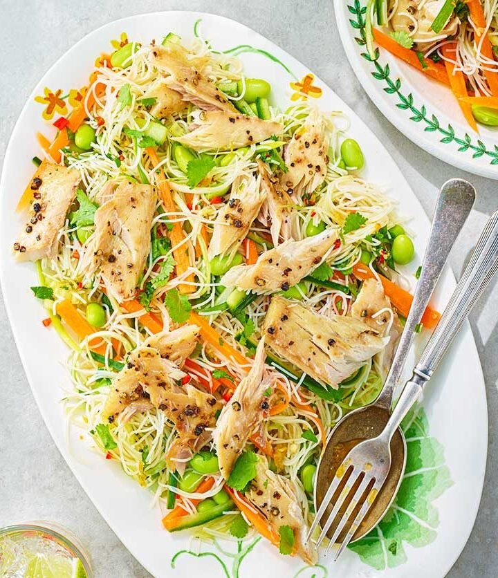 https://www.pontalo.net - Spicy rice noodle salad with smoked mackerel