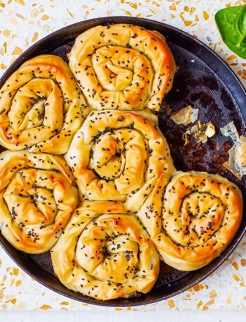 https://www.pontalo.net - Spinach filo spiral pie