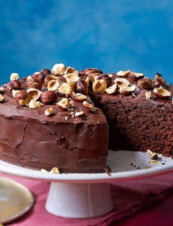 https://www.pontalo.net - Storecupboard chocolate hazelnut cake