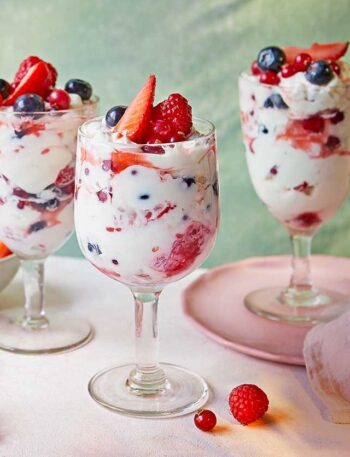 https://www.pontalo.net - Summer fruits & elderflower fool