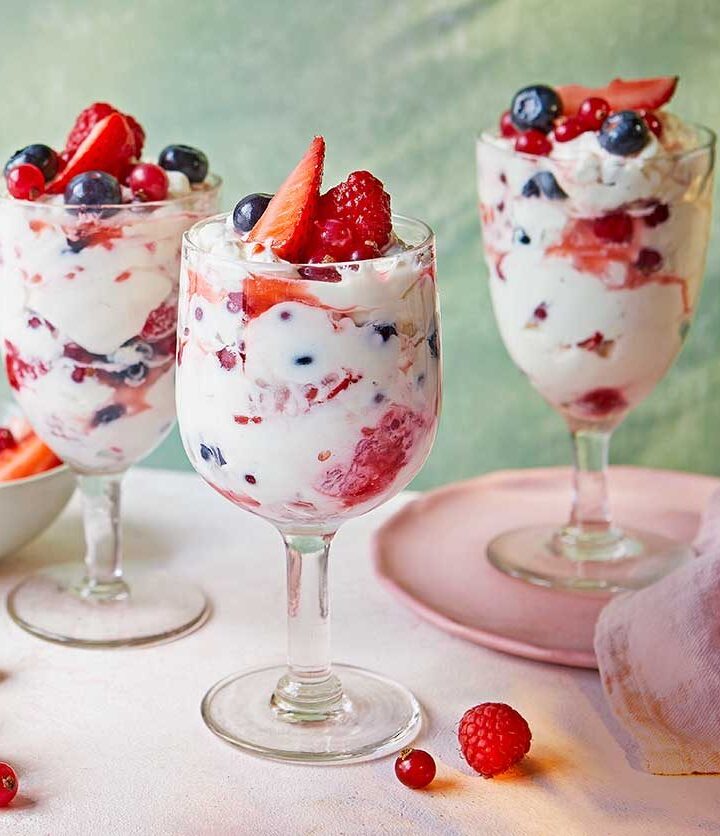 https://www.pontalo.net - Summer fruits & elderflower fool