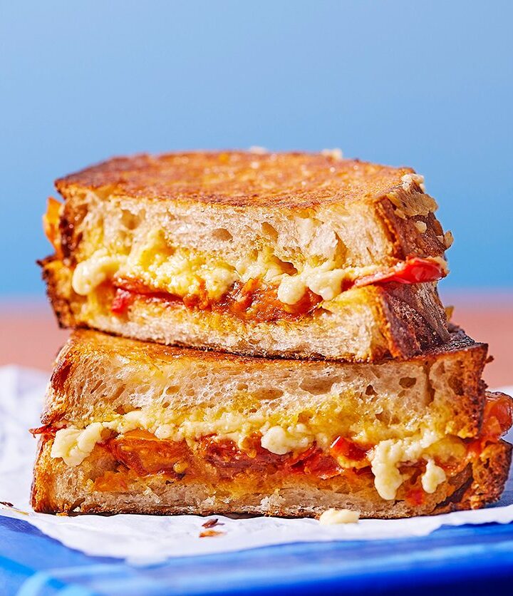 https://www.pontalo.net - Summer tomato & cheese toastie