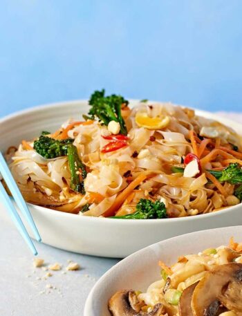 https://www.pontalo.net - Sweet & spicy broccoli noodles