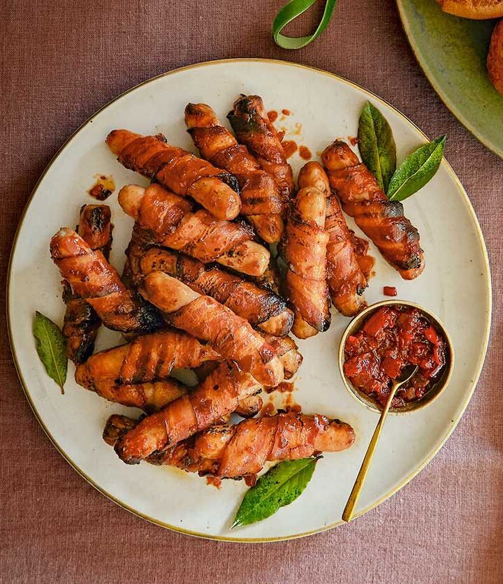 https://www.pontalo.net - Sweet chilli-glazed pigs in blankets