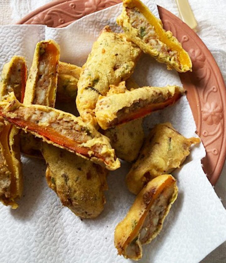 https://www.pontalo.net - Stuffed baby pepper pakoras