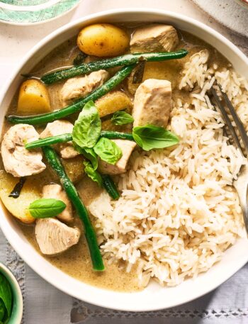 https://www.pontalo.net - Thai green chicken curry