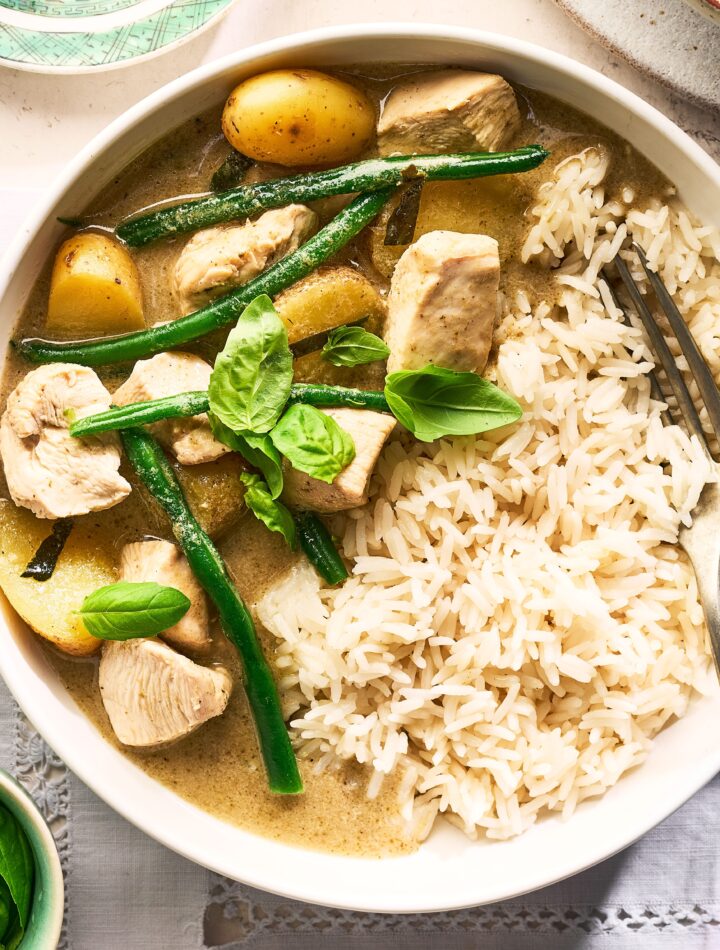 https://www.pontalo.net - Thai green chicken curry