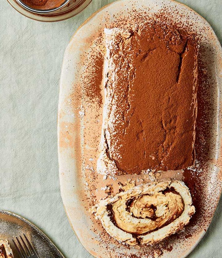 https://www.pontalo.net - Tiramisu meringue roulade