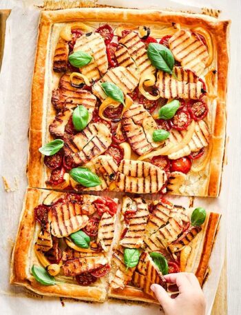 https://www.pontalo.net - Tomato & halloumi slice