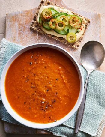 https://www.pontalo.net - Tomato soup & hummus crispbreads