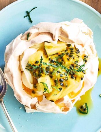 https://www.pontalo.net - Vanilla pavlova with pineapple & passion fruit