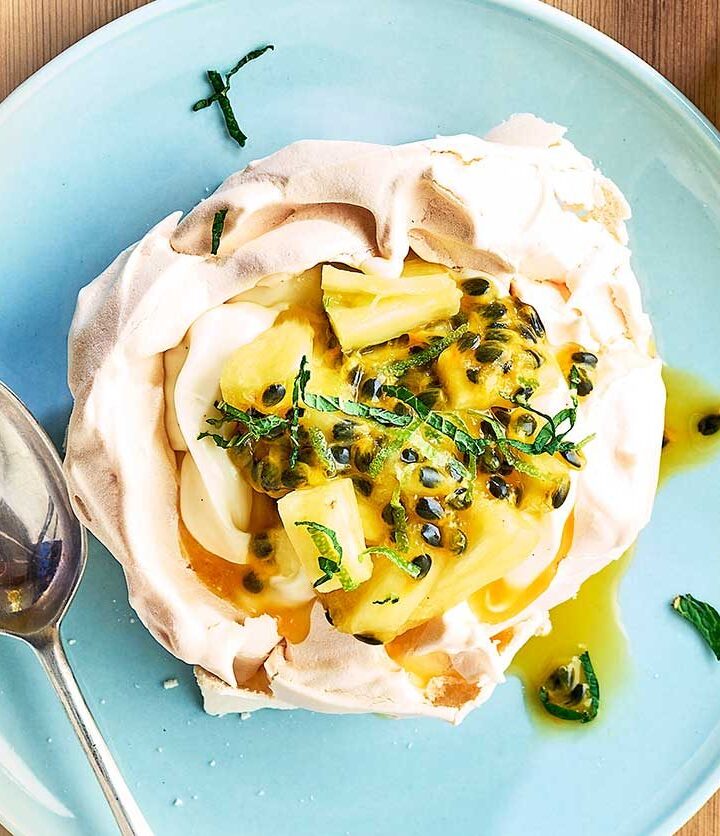 https://www.pontalo.net - Vanilla pavlova with pineapple & passion fruit